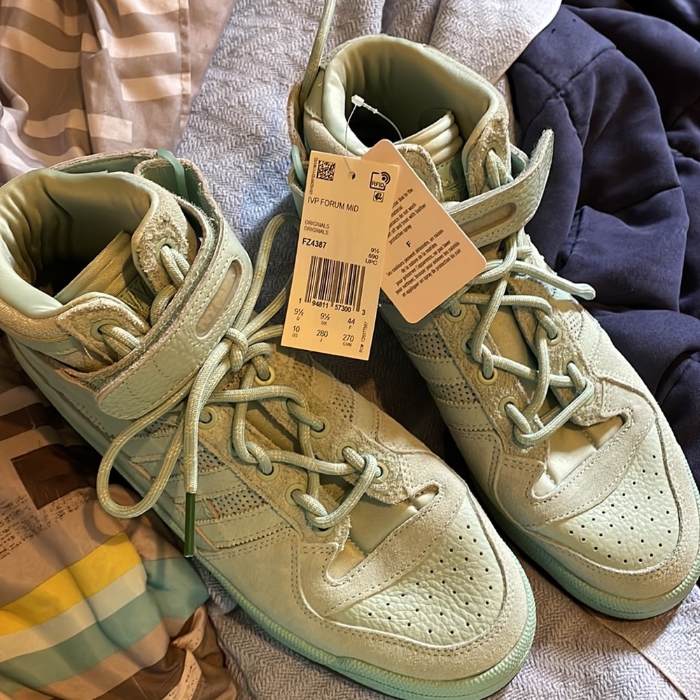 Men’s Ivy Park x Adidas Forum Mid Sneaker - Picture 7 of 9